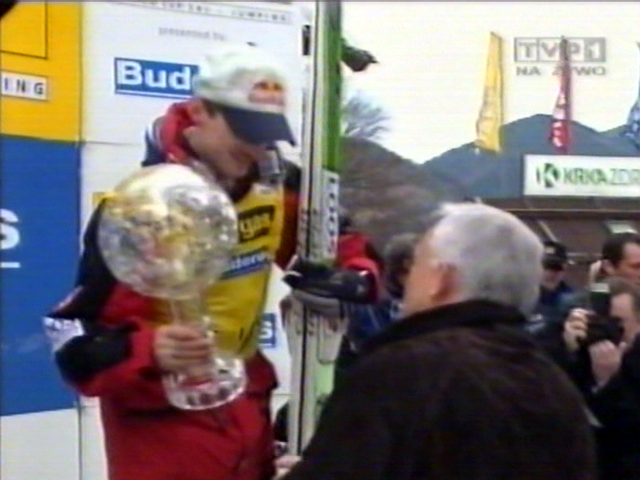 Adam Małysz odbiera Kryształową Kulę (TVP)